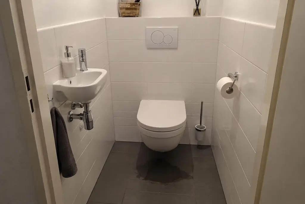 Lekdetectie Heiloo – natte vloer bij een toilet